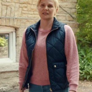 Jennifer Robertson Ginny and Georgia S03 Puffer Vest